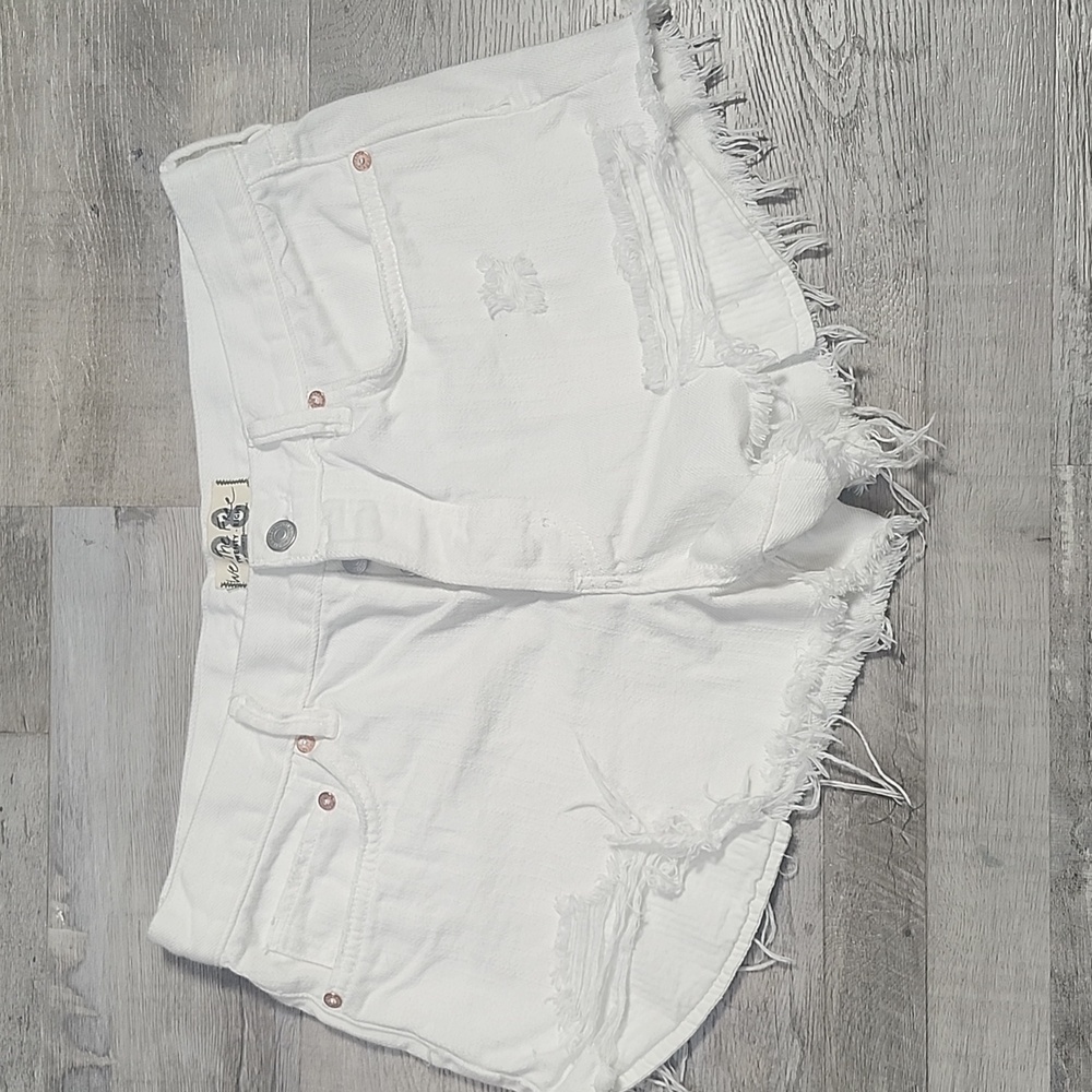 We The Free White Distressed Jean Shorts High-Rise Size 28